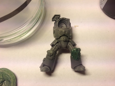 terminator påbörjad. tror jag kommer sno enskilda prylar från min chapter master för att få dem se lite mer detaljerade ut. exempelvis chaptersymbolen på ena knäet.